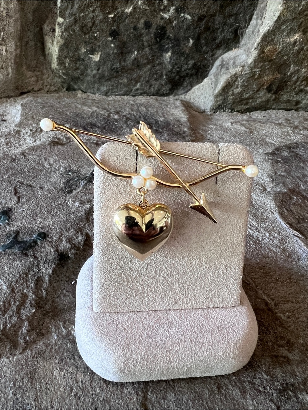 Vintage Gold-Tone Heart & Arrow Brooch Pi. with Faux Pearls